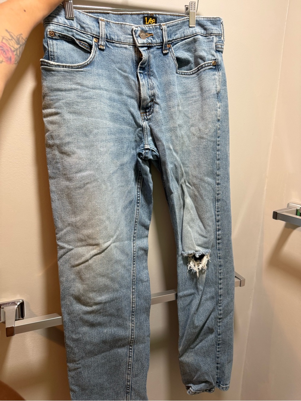 Lee Men’s Light Blue Distressed Straight-Leg Jeans